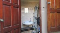 Staff Bathroom - 3 square meters of property in Veld En Vlei