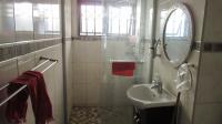 Main Bathroom - 6 square meters of property in Veld En Vlei