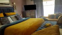 Main Bedroom - 21 square meters of property in Pellissier