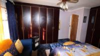 Main Bedroom - 21 square meters of property in Pellissier