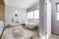 Main Bathroom - 20 square meters of property in Waterkloof Heights