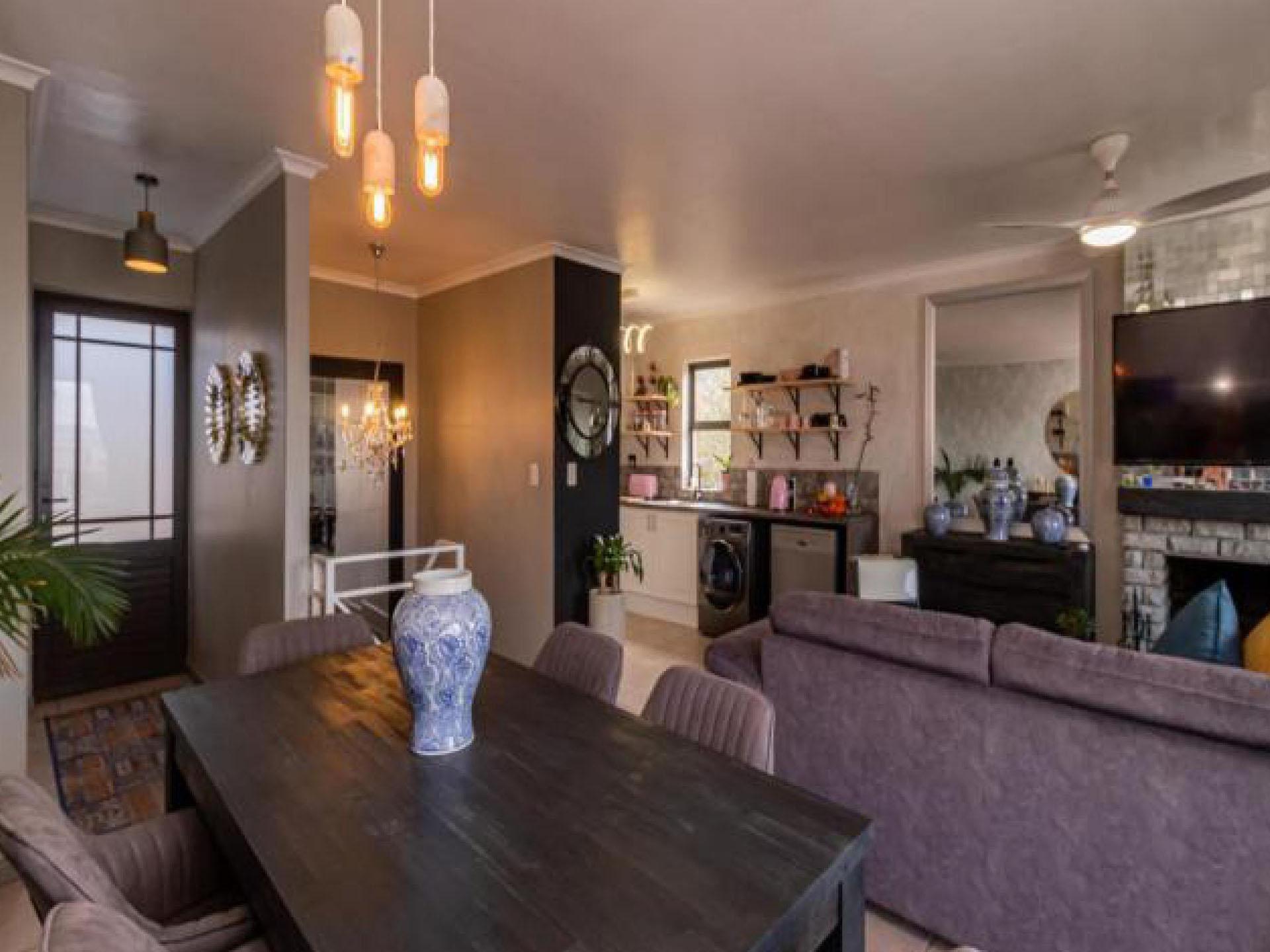 Dining Room of property in Milnerton