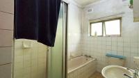 Bathroom 1 - 6 square meters of property in Marburg