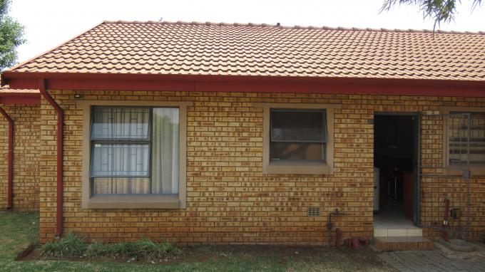 2 Bedroom Sectional Title for Sale For Sale in Meyerton - Private Sale - MR534254