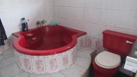 Main Bathroom - 8 square meters of property in Avoca Hills