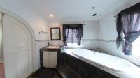 Main Bathroom - 11 square meters of property in Berea - DBN