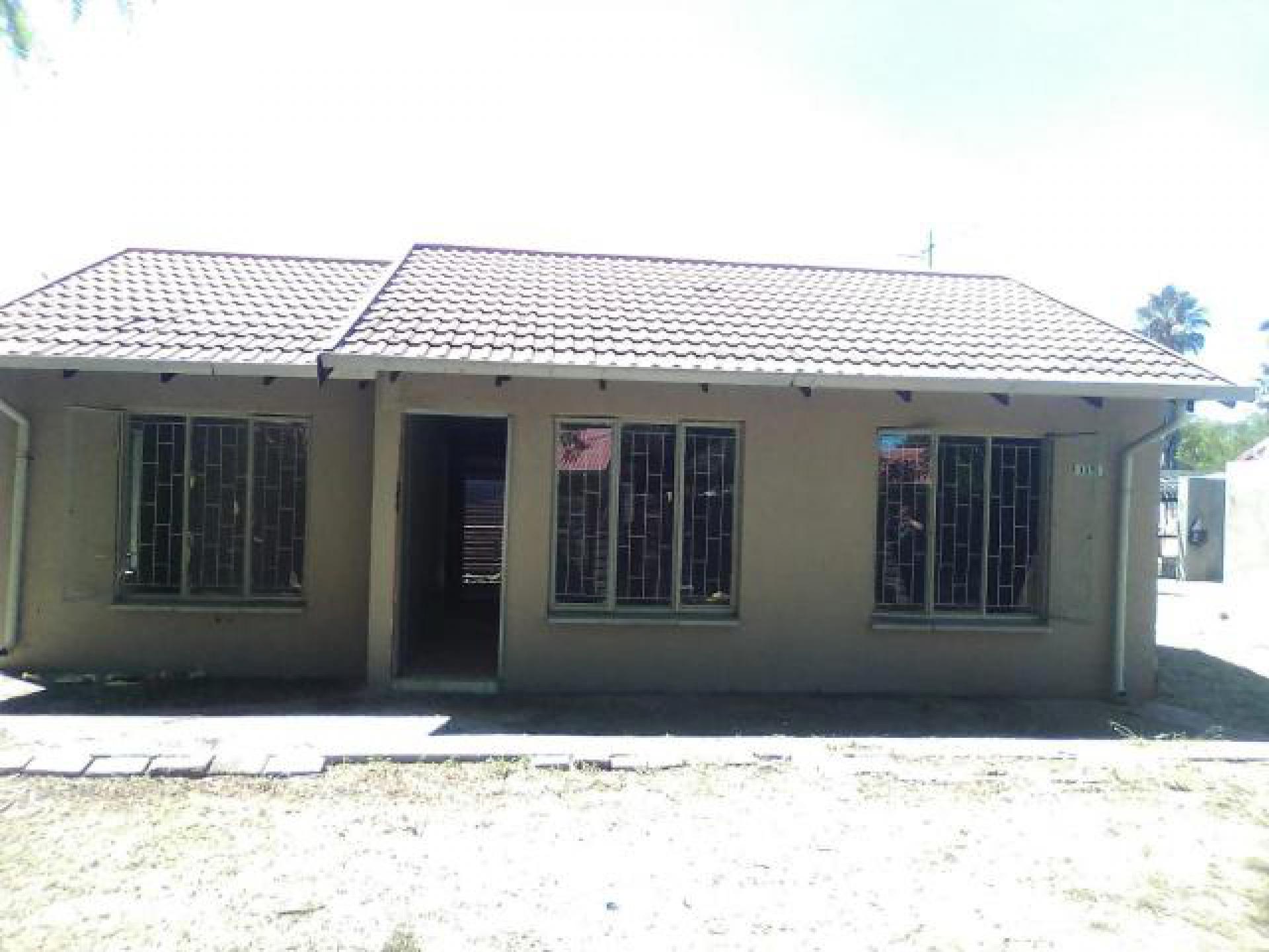 Front View of property in Rustenburg Oos-Einde