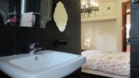 Main Bathroom - 4 square meters of property in Kensington - JHB