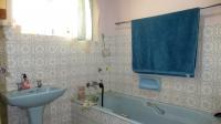 Bathroom 1 - 9 square meters of property in Farm Haakdoornboom