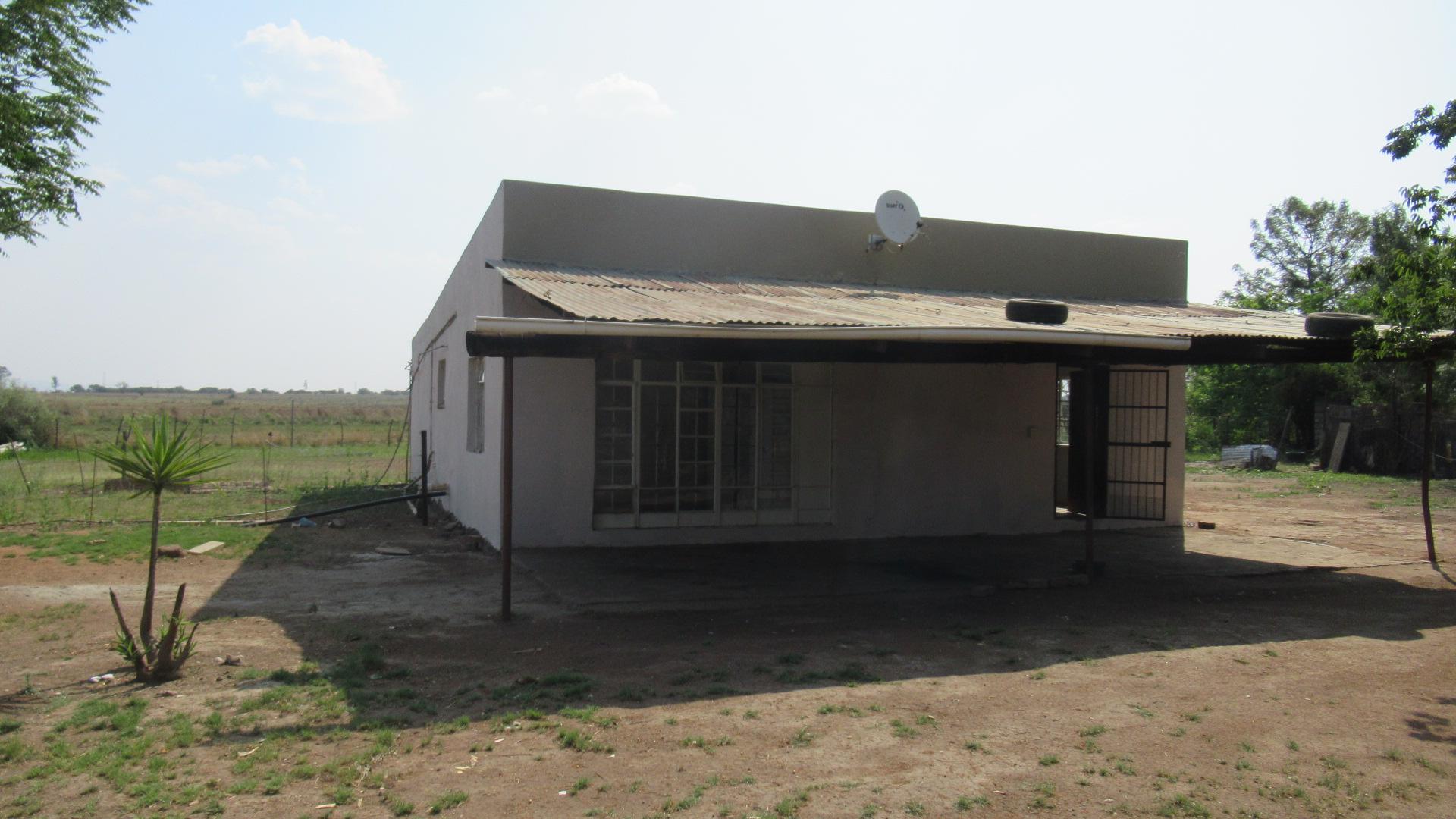 Front View of property in Farm Haakdoornboom