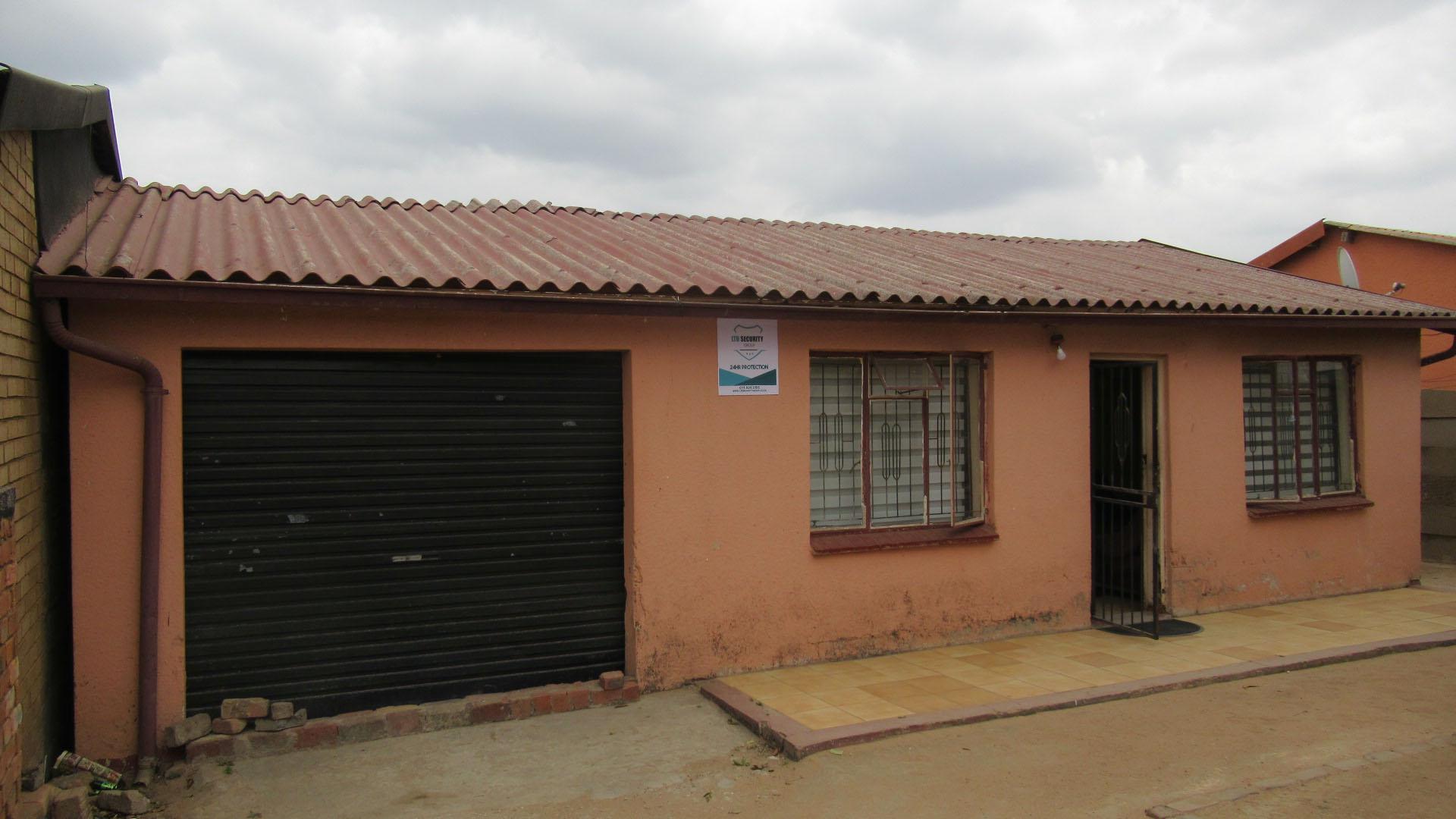 Front View of property in Tembisa