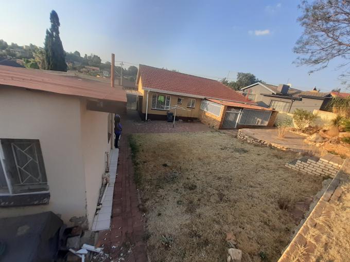 3 Bedroom House for Sale For Sale in Roodepoort West - MR535