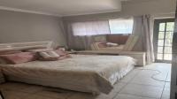 Bed Room 1 - 14 square meters of property in Townsview