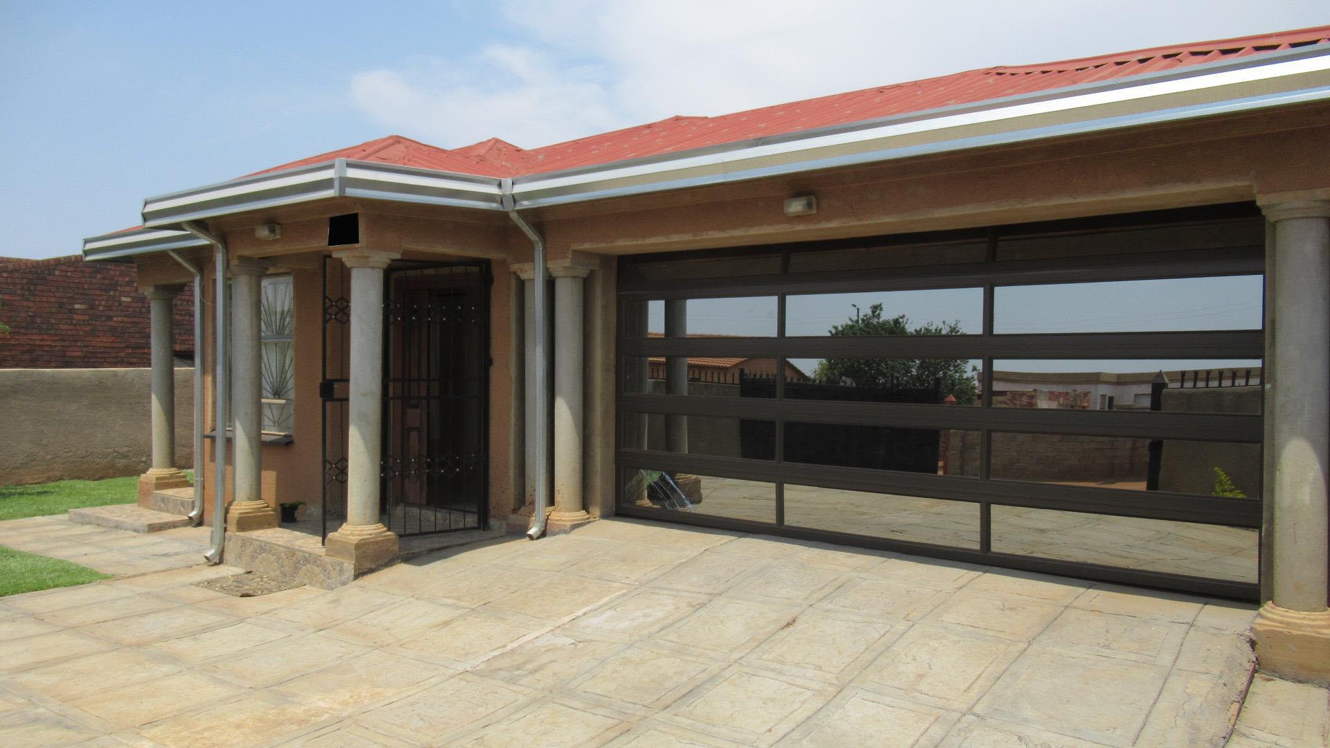 Front View of property in Soshanguve