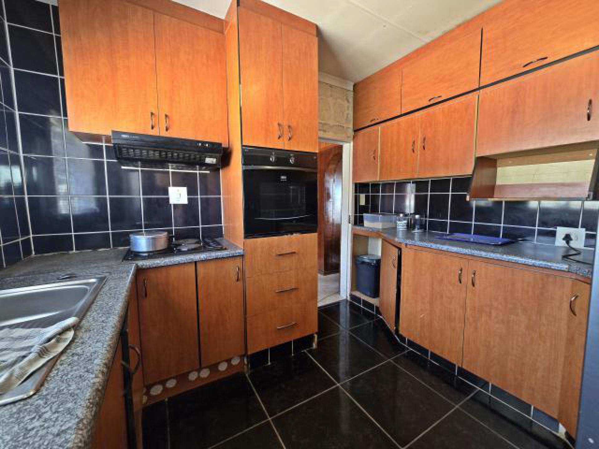 Kitchen of property in Botshabelo