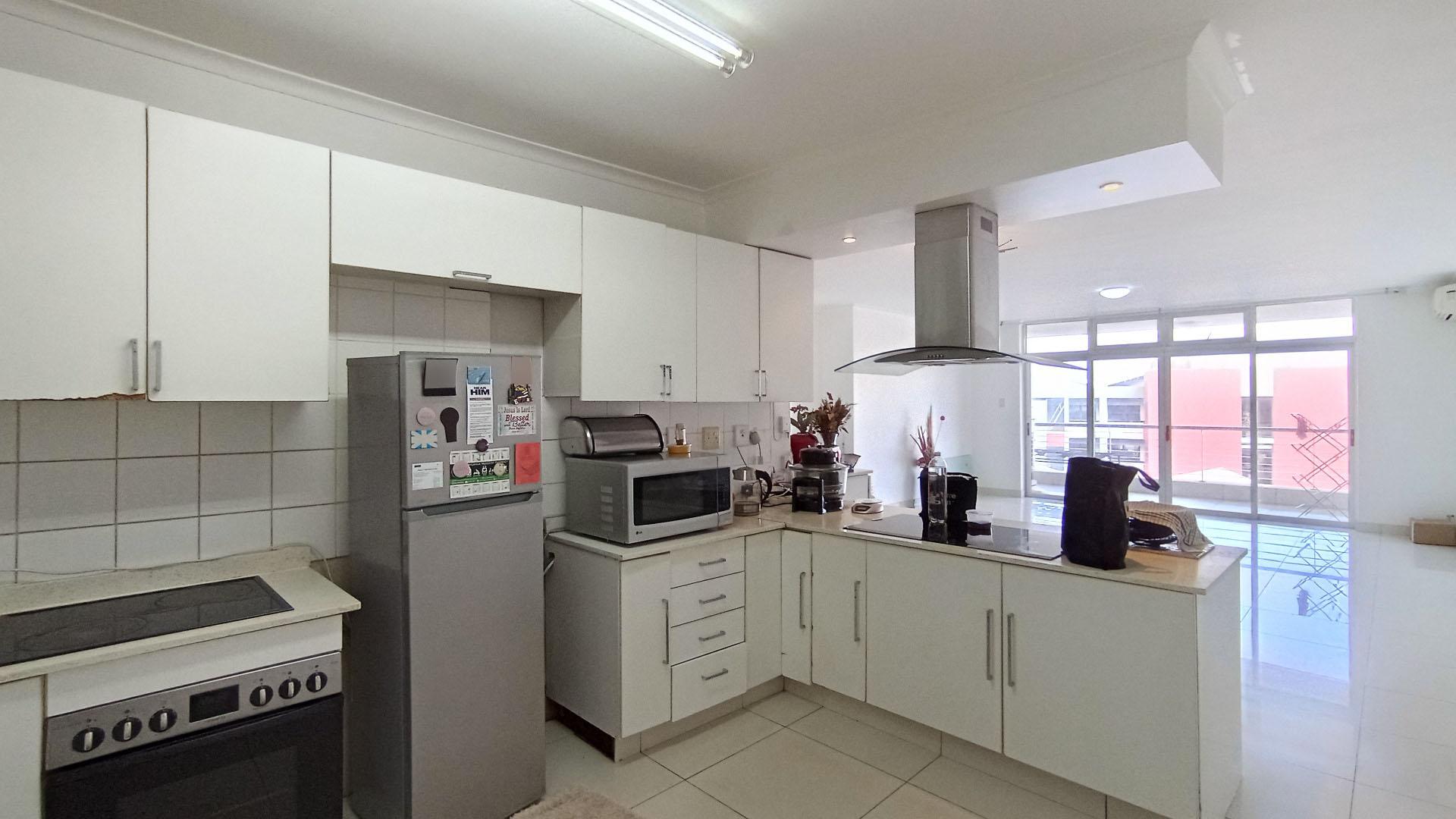 Kitchen - 15 square meters of property in Umhlanga Rocks