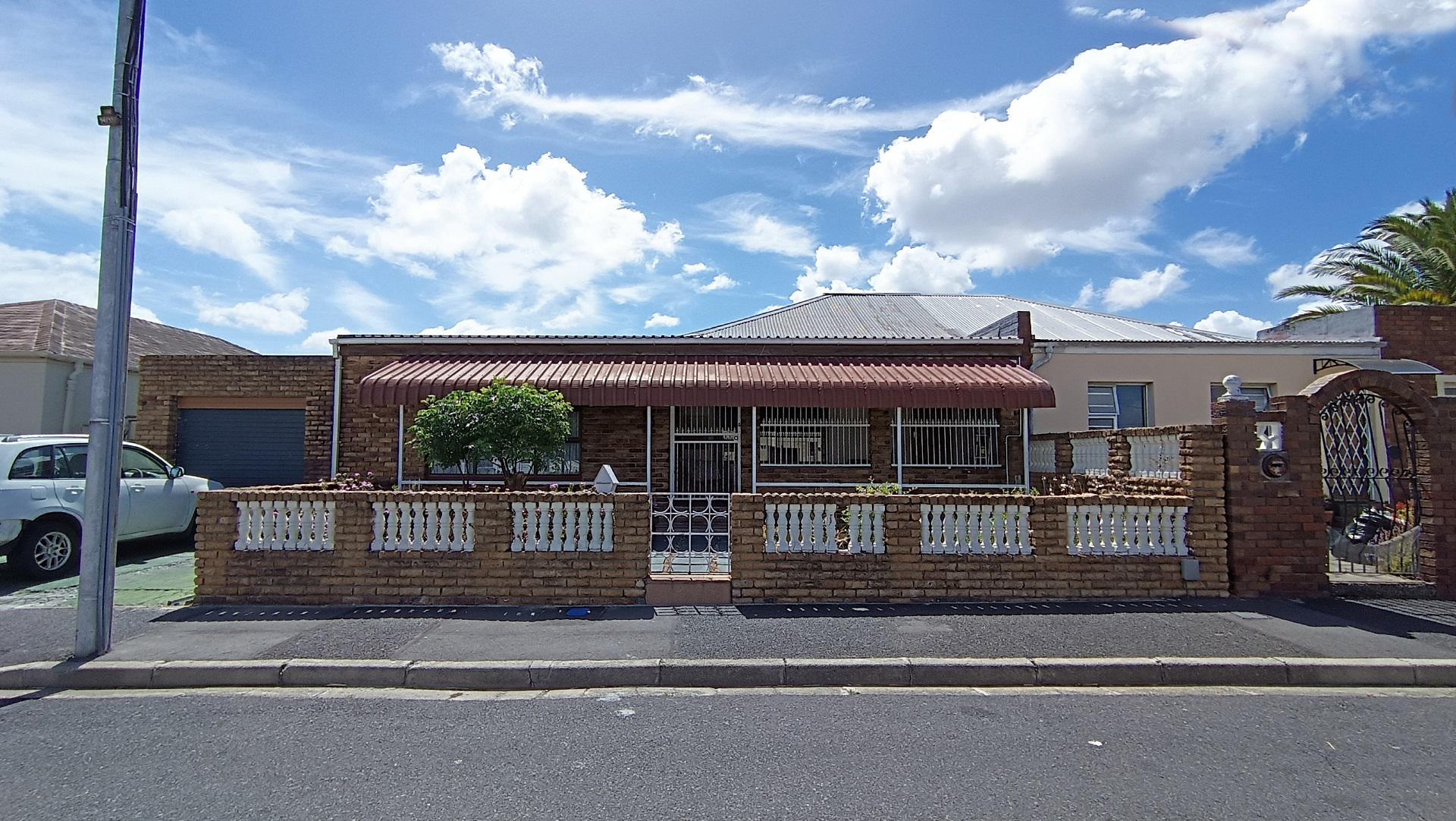 Front View of property in Crawford