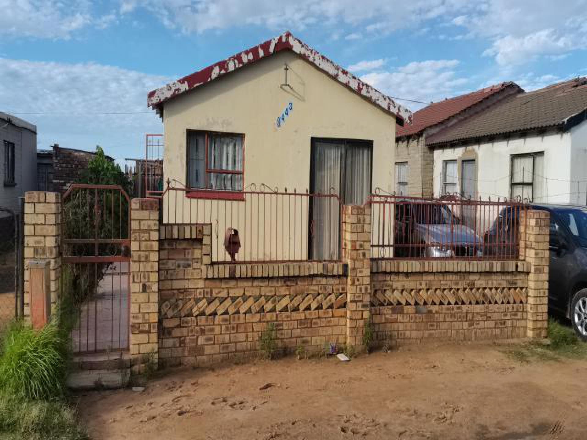 Front View of property in Thabong