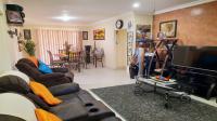 Lounges - 18 square meters of property in Dunveria