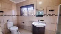 Main Bathroom - 4 square meters of property in Dunveria