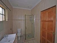 Main Bathroom of property in Henley-on-Klip