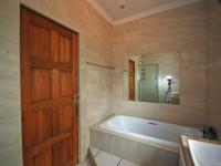 Main Bathroom of property in Henley-on-Klip