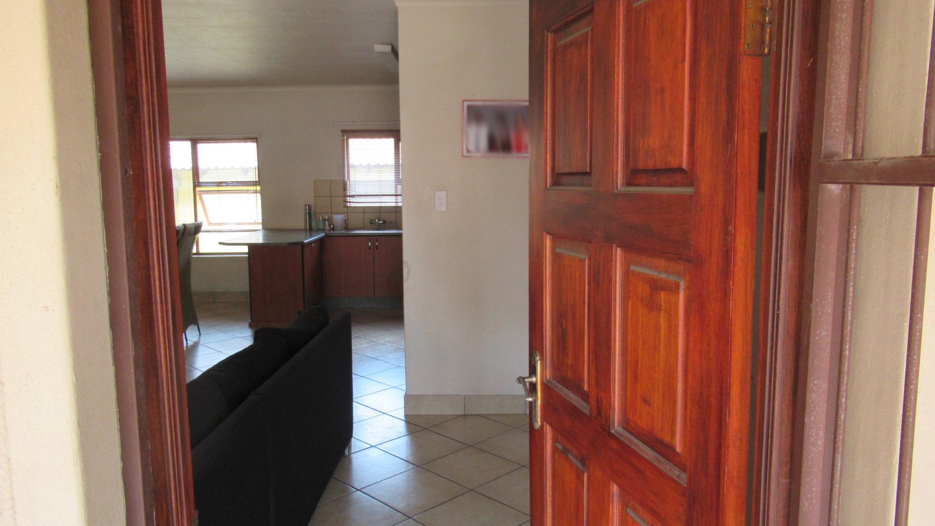 Lounges - 24 square meters of property in Vaalpark