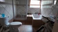 Bathroom 1 - 9 square meters of property in Vaalpark