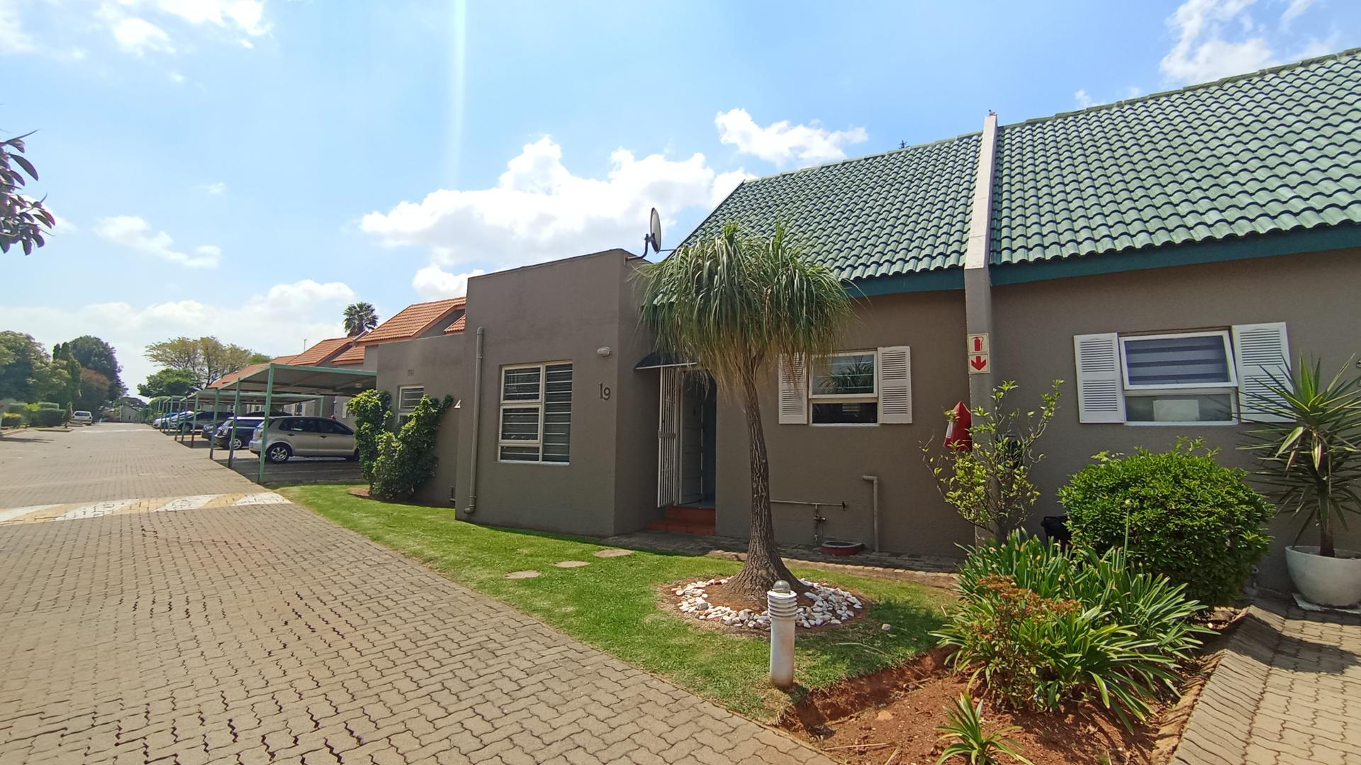 Front View of property in Weltevreden Park