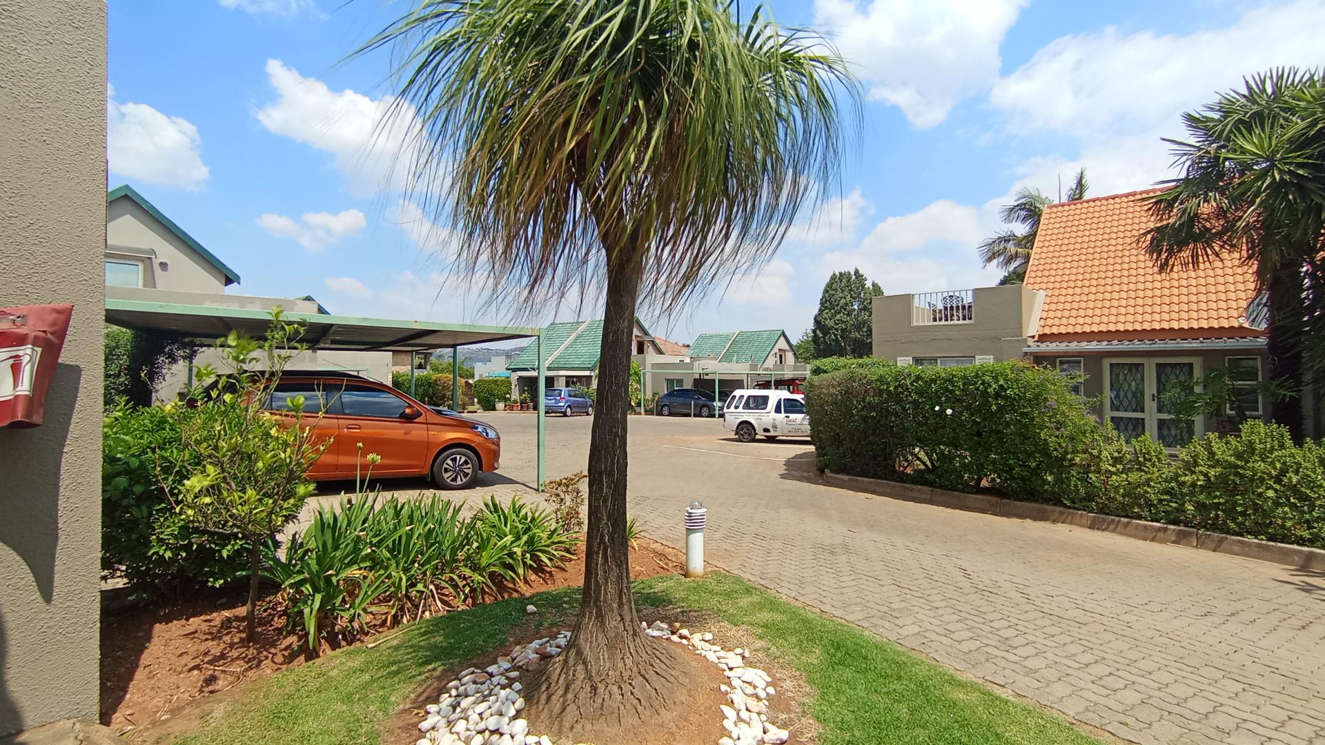 Spaces - 15 square meters of property in Weltevreden Park