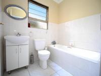 Bathroom 1 of property in Weltevreden Park