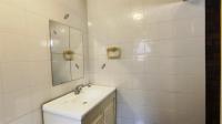 Bathroom 1 - 5 square meters of property in Selcourt