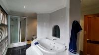 Main Bathroom - 23 square meters of property in Selcourt