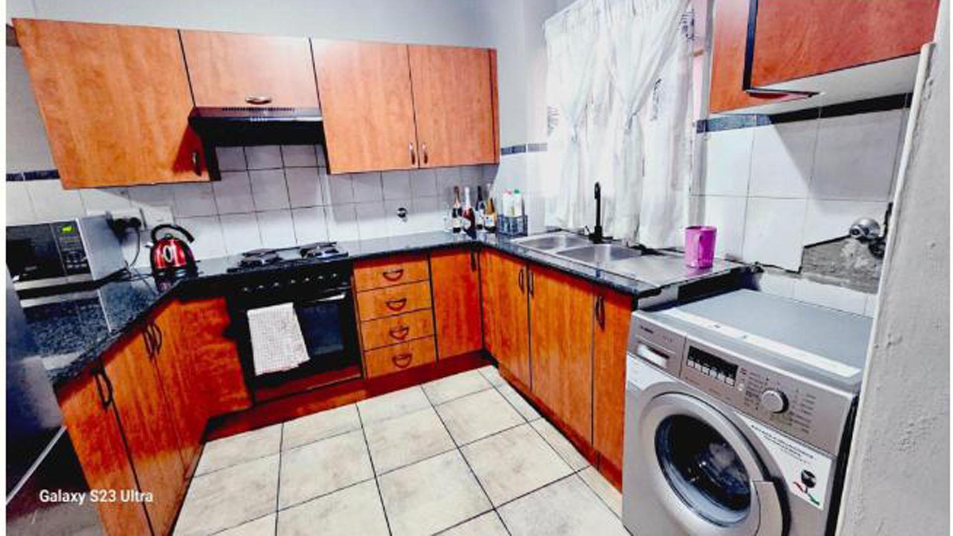 Kitchen - 10 square meters of property in Castleview