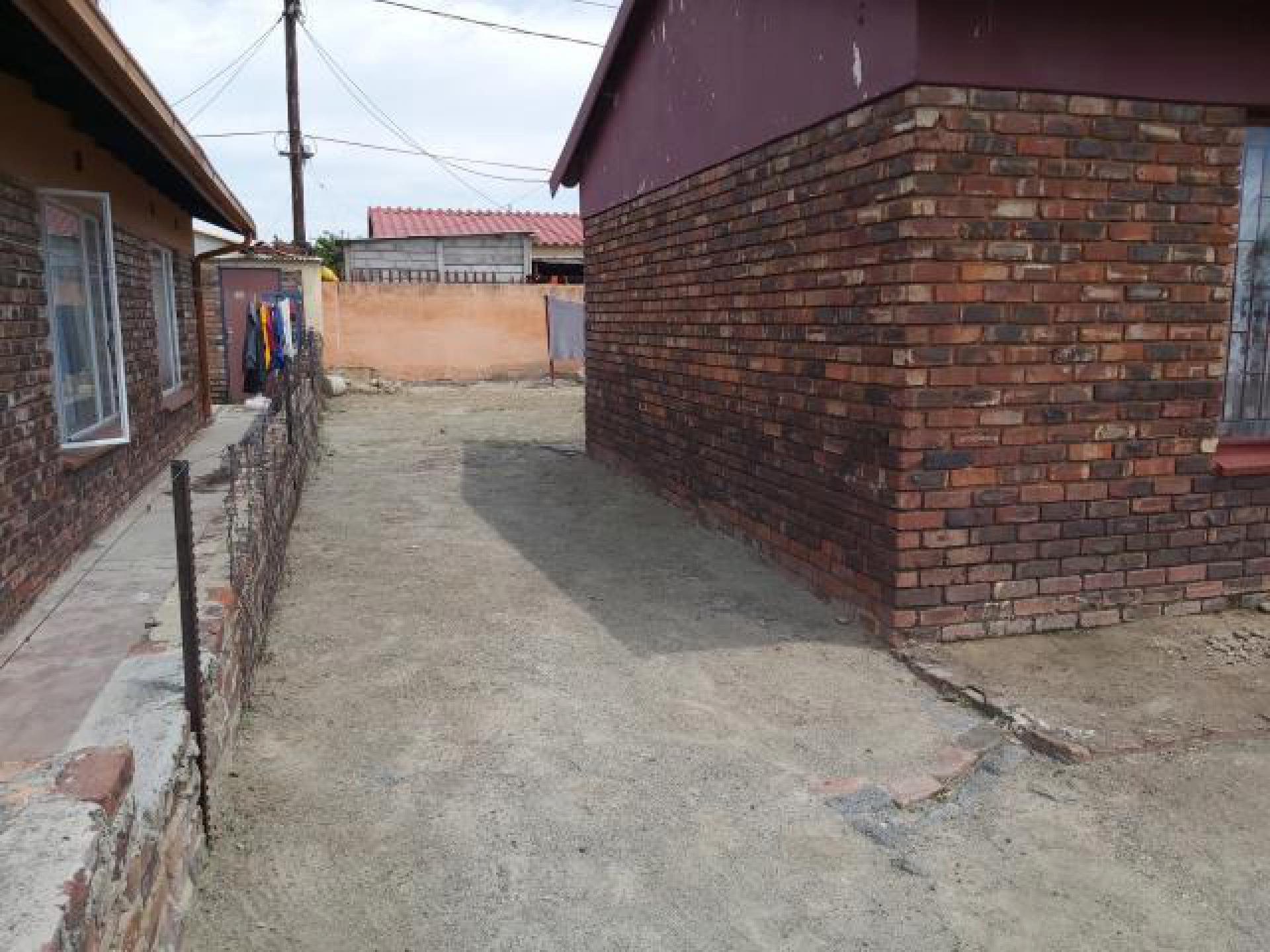 Front View of property in Boitekong