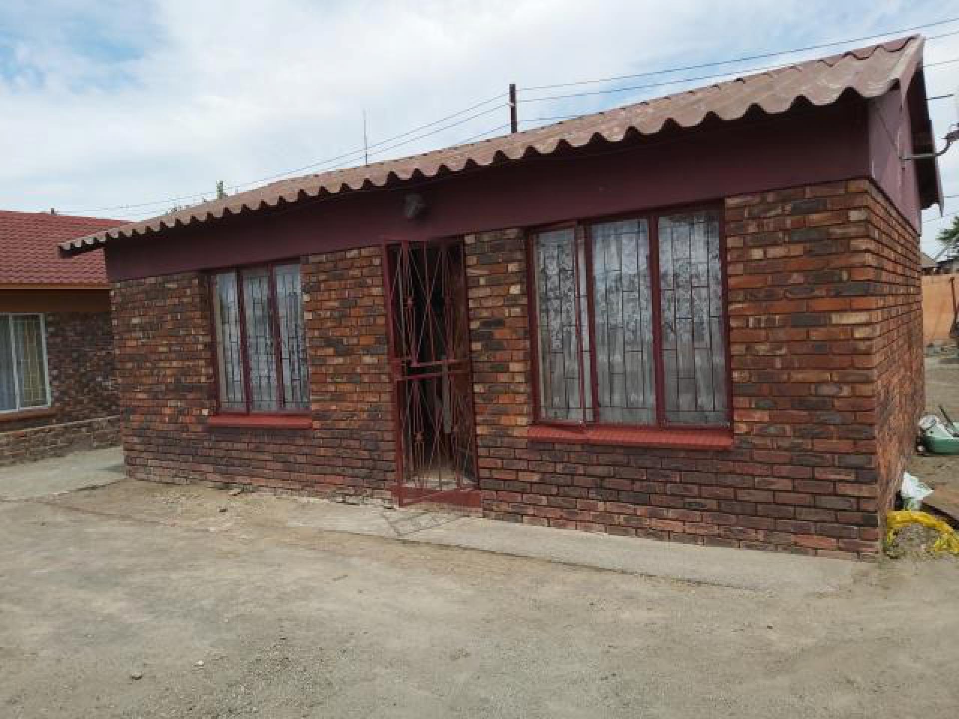 Front View of property in Boitekong