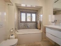 Main Bathroom - 12 square meters of property in Rant-En-Dal