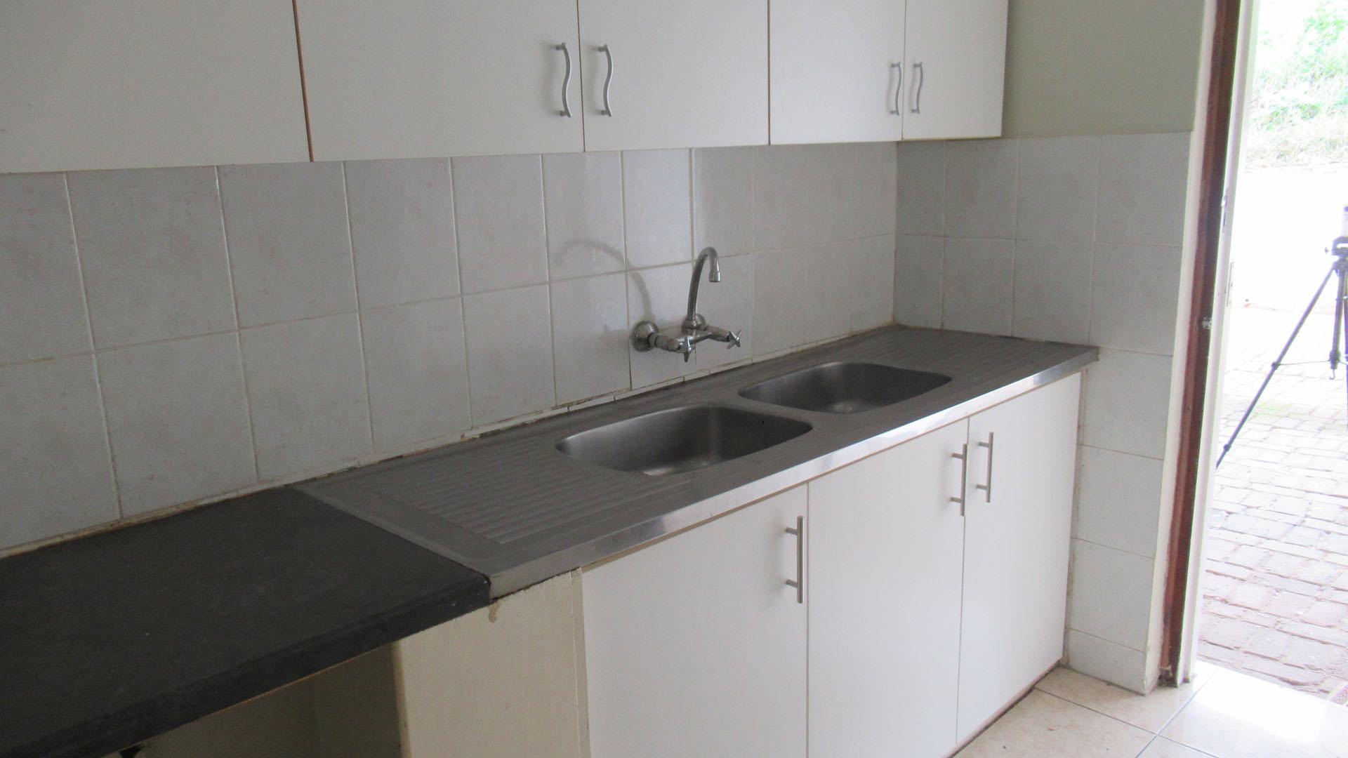 Kitchen - 22 square meters of property in Reservoir Hills KZN