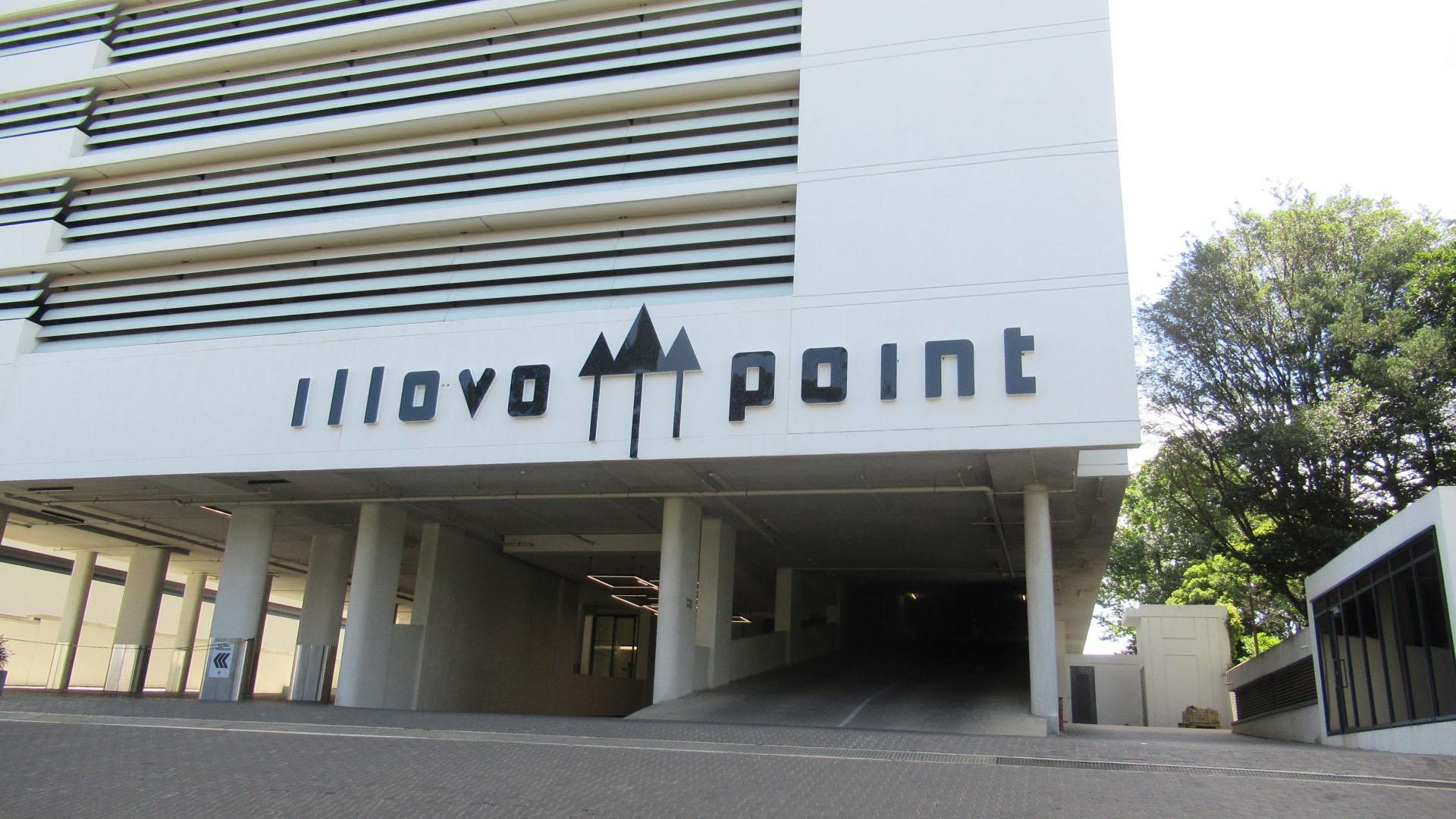 Front View of property in Illovo