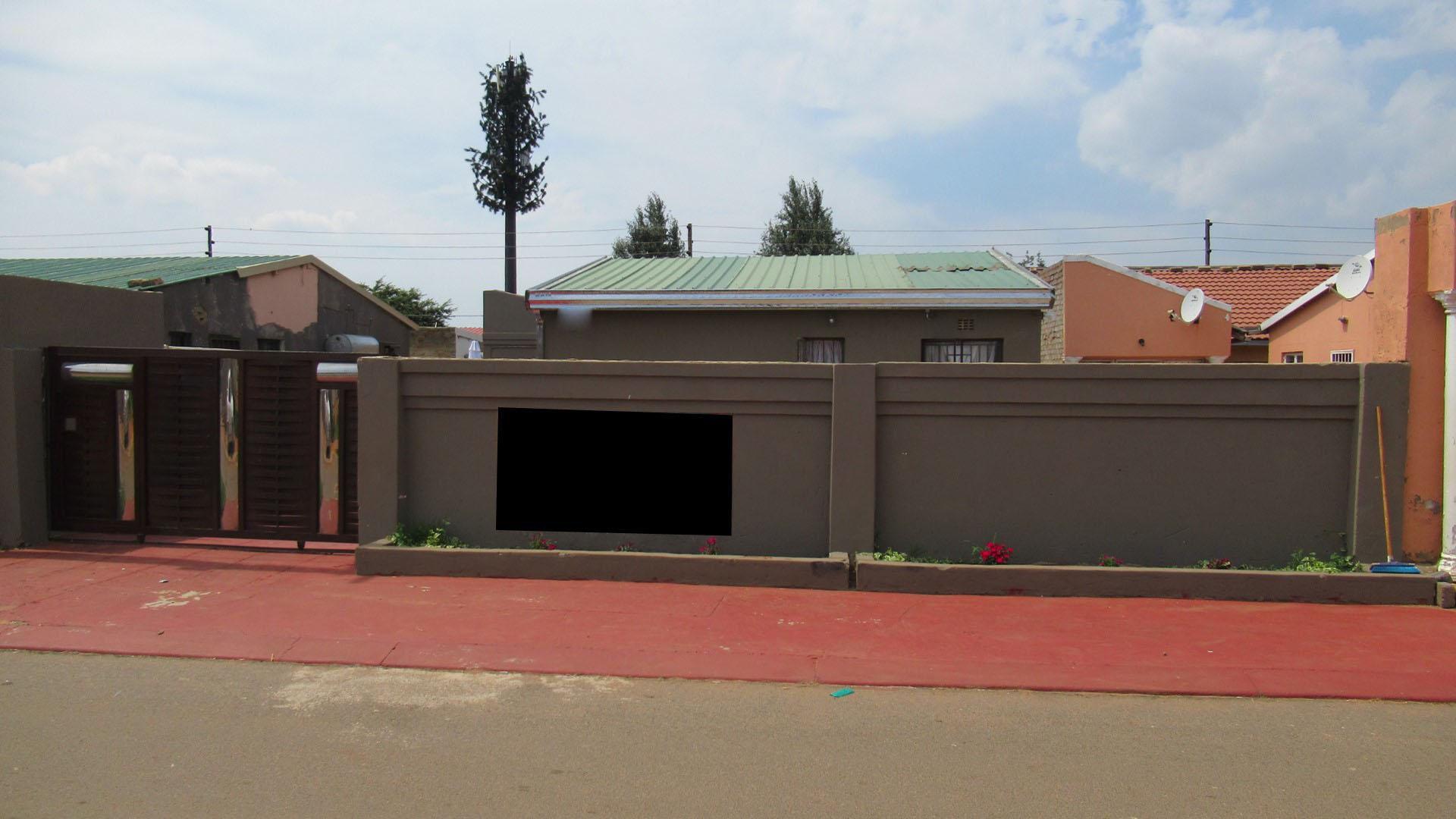 Front View of property in Glen Ridge (Gauteng - West)