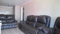 Lounges - 19 square meters of property in Dalview