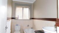 Bathroom 1 - 5 square meters of property in Theresapark