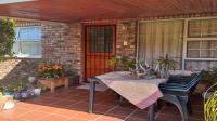 Patio - 9 square meters of property in Oudtshoorn