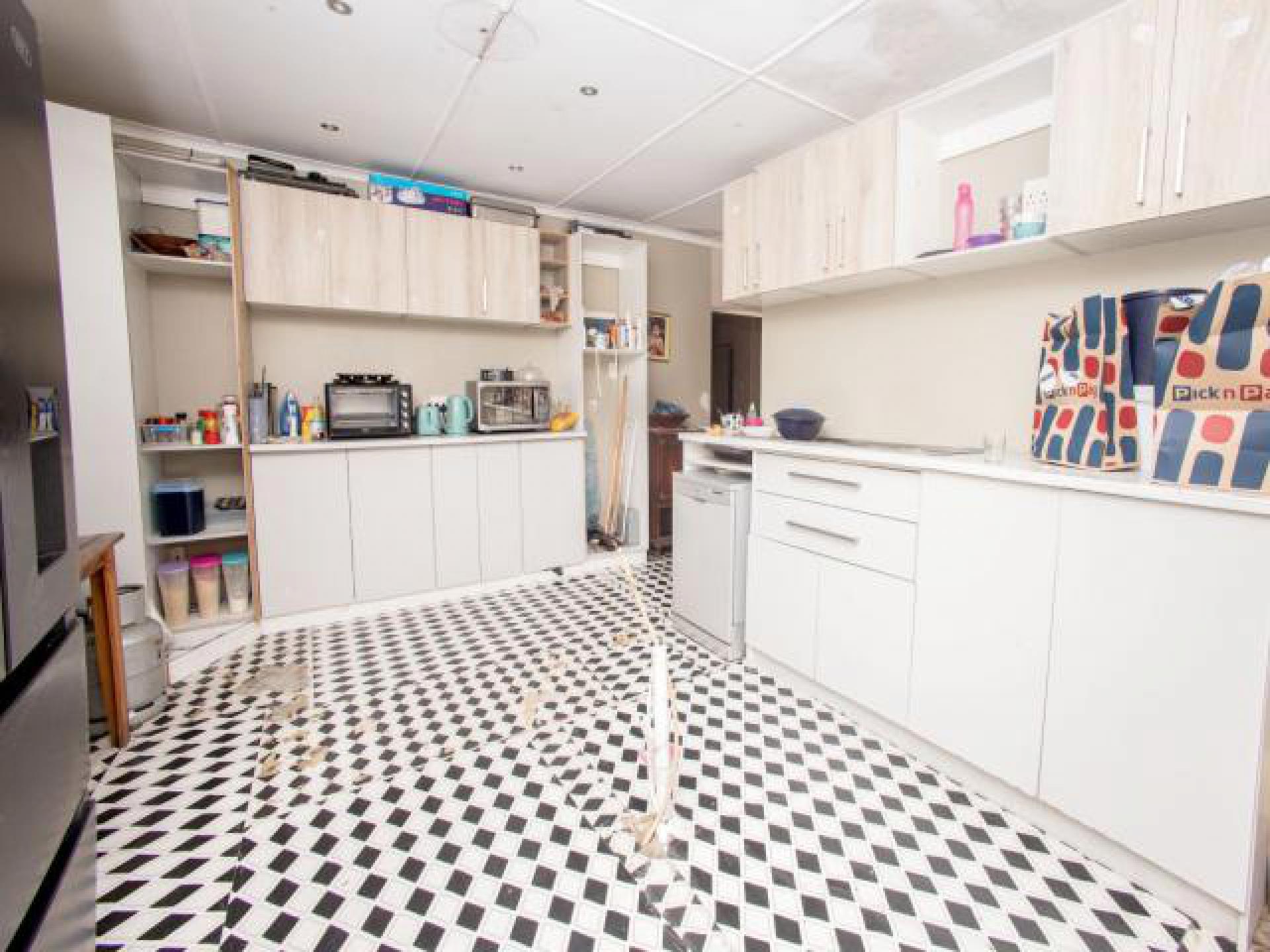 Kitchen of property in Beacon Bay