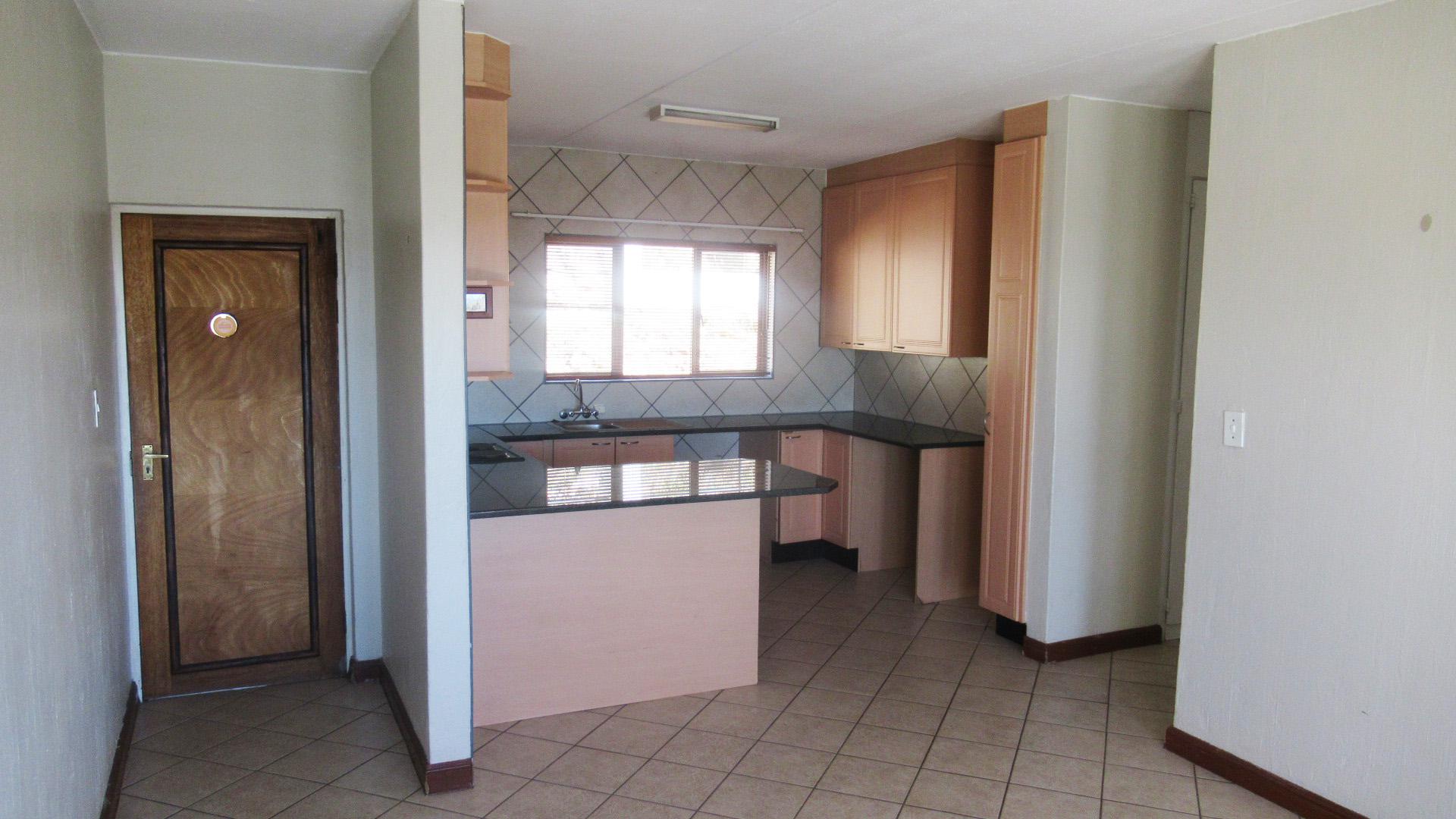 Lounges - 18 square meters of property in Constantia Kloof