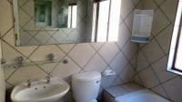 Bathroom 1 - 6 square meters of property in Constantia Kloof