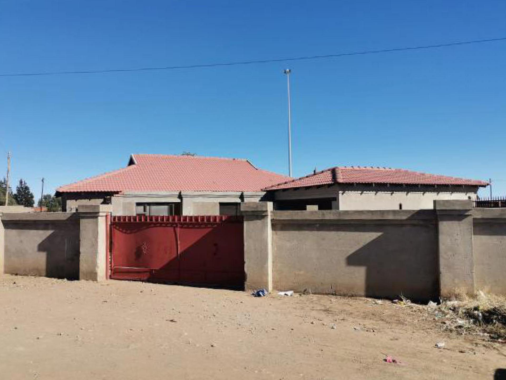 Front View of property in Phahameng