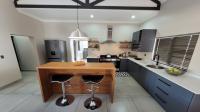 Kitchen - 13 square meters of property in Oudtshoorn