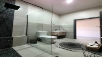 Bathroom 1 - 6 square meters of property in Oudtshoorn