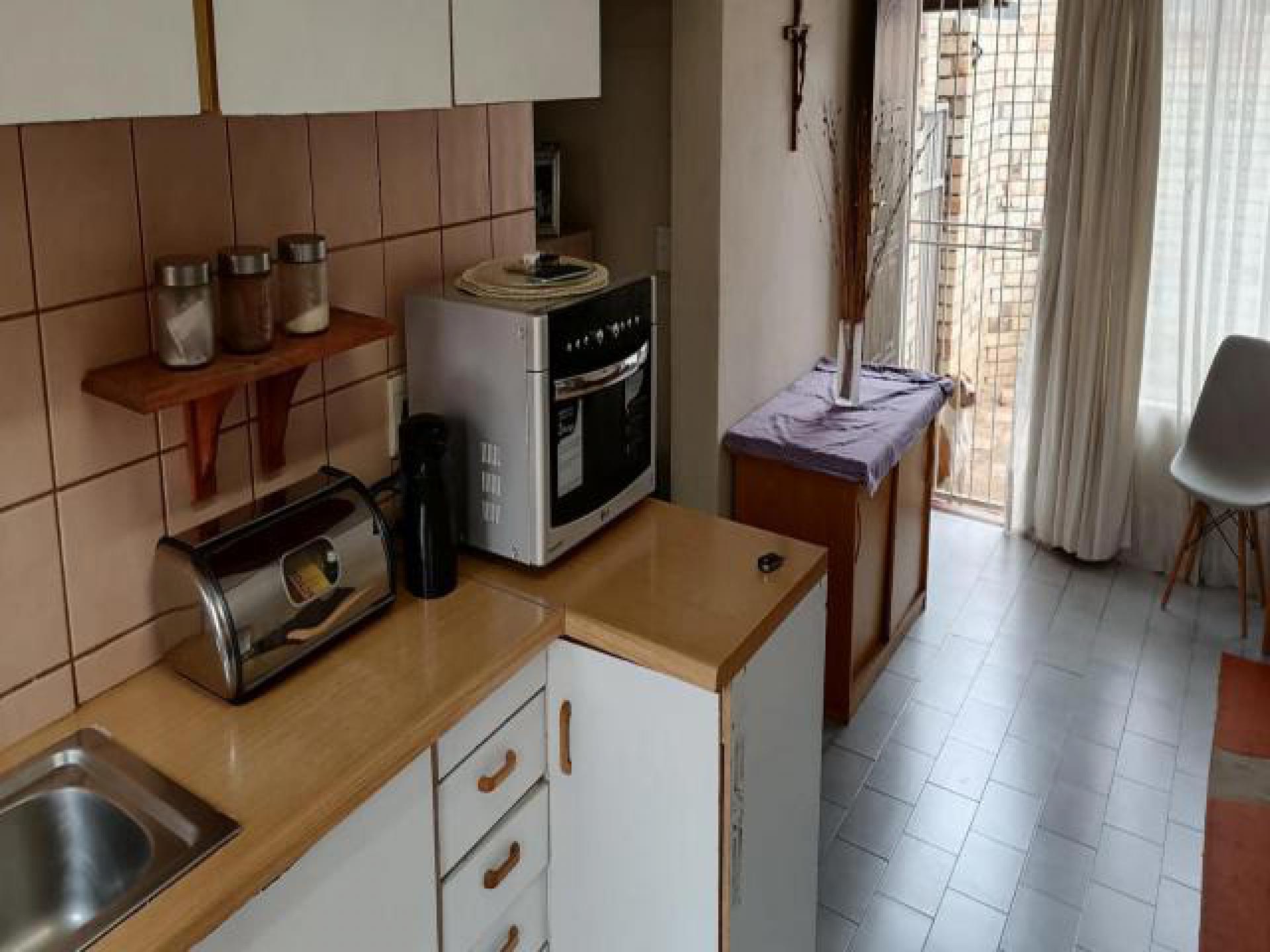 Kitchen of property in Brentwood Park